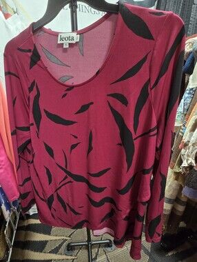 Leota Berry Long-Sleeve Scoop Neck Top with Black Abstract Print